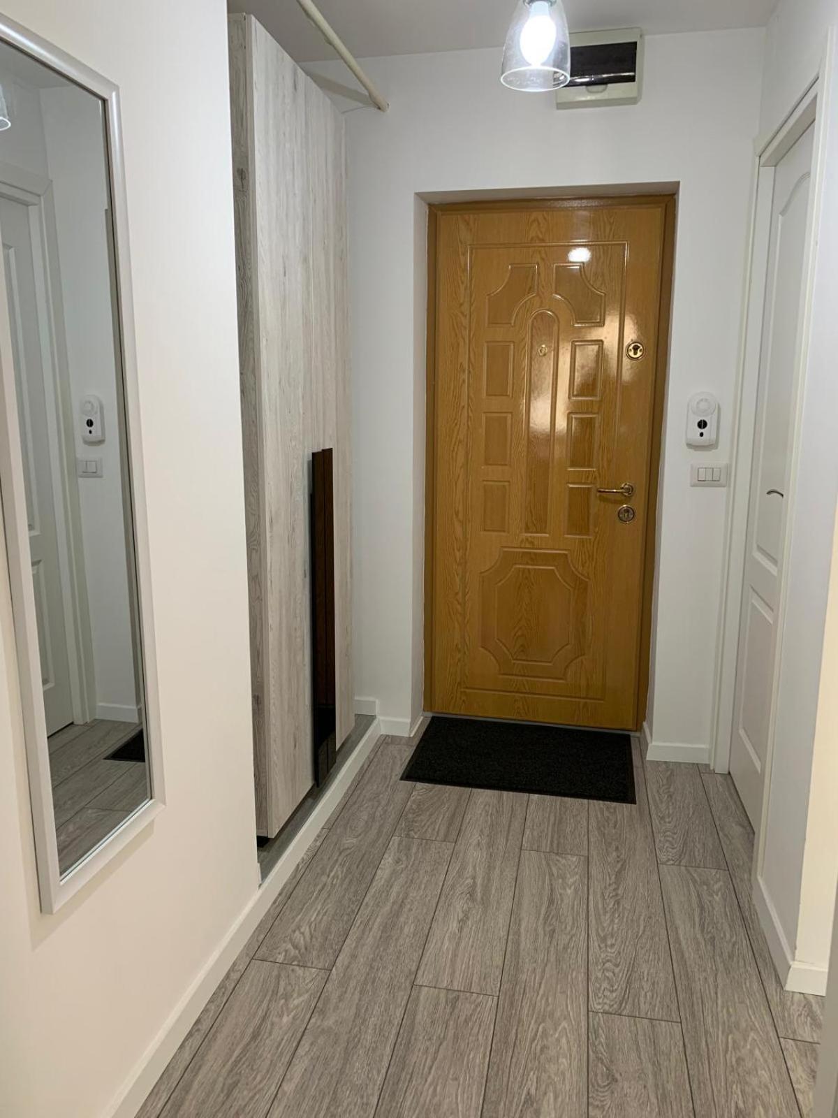 Rose Apartment Piatra Neamţ Exteriör bild