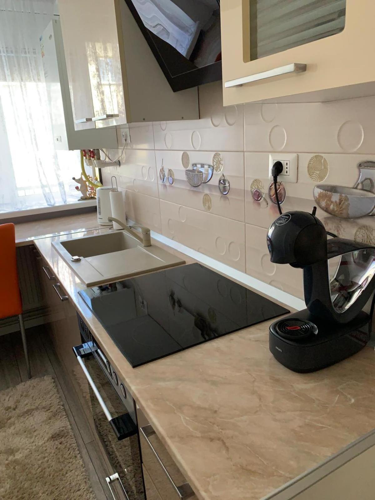 Rose Apartment Piatra Neamţ Exteriör bild