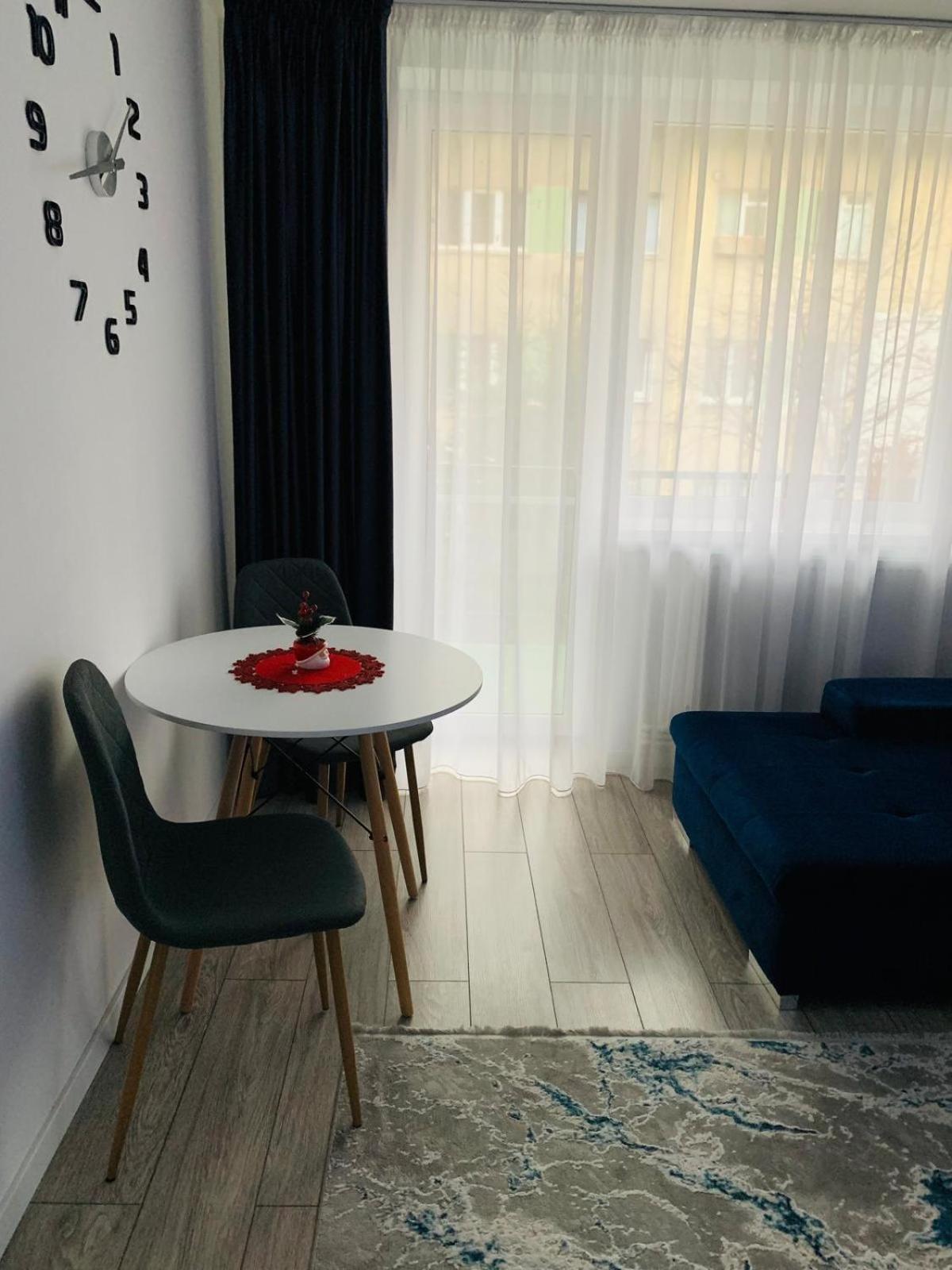 Rose Apartment Piatra Neamţ Exteriör bild